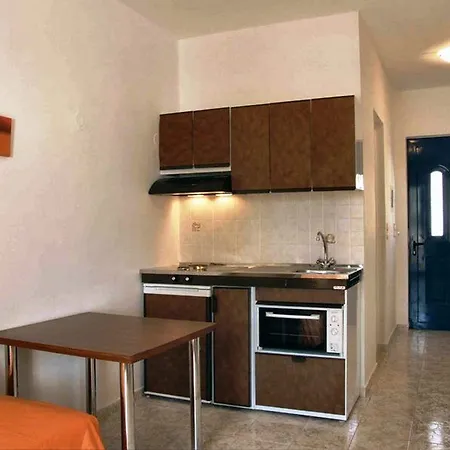 Irinoula Apartment *